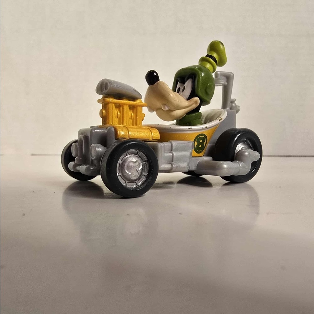 2016 Mattel Disney Roadster Racers Goofy Turbo Tubster toy